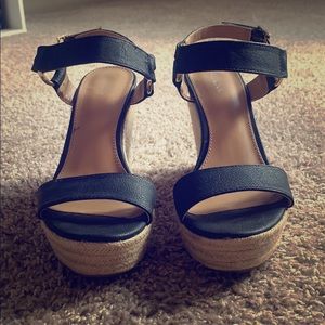 Black wedges